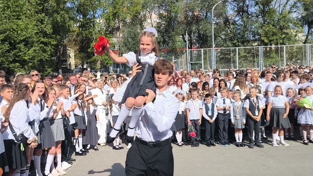 1 сентября в нашем лицее прошла торжественная линейка, посвященная Дню знаний..